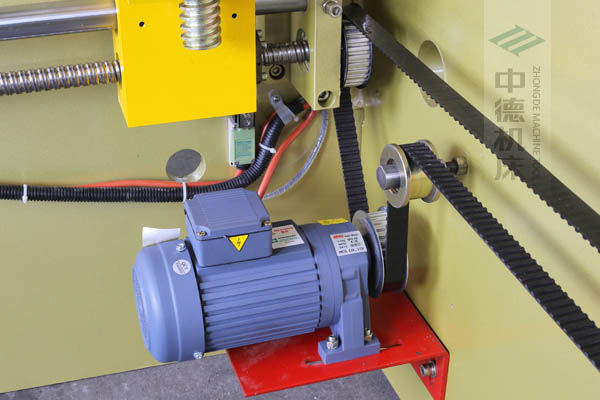 ZDP-4022強(qiáng)扭矩電機(jī)，后退料迅速，鋼絲同步帶精確更靜音.jpg