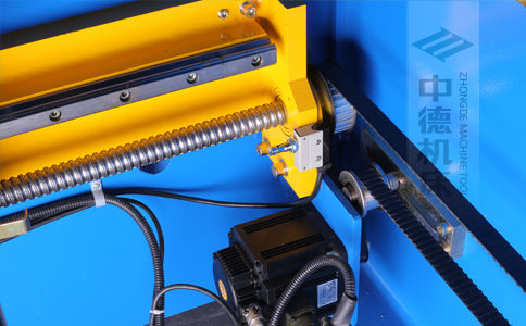 ZDPK-20032X軸配有滾珠絲桿及直線導(dǎo)軌，大功率伺服電機(jī)，鋼絲同步帶，能顯著提升X軸定位精度及速度 (2).jpg